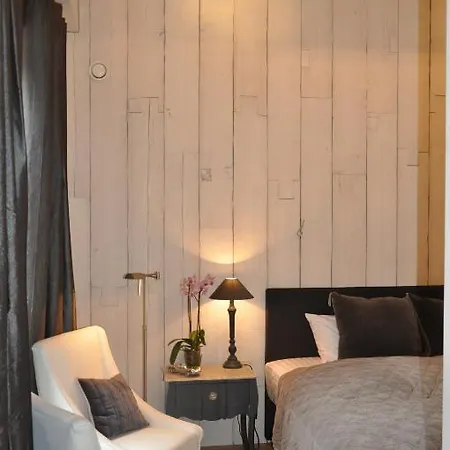 Frost Boutique Parnawa